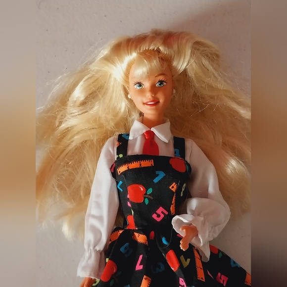 Vintage teacher barbie doll - Picture 5 of 10